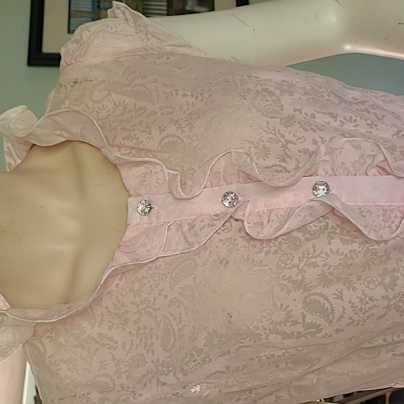 NWT Button Down Ladie's Shirt ❤️ - Picture 2 of 9